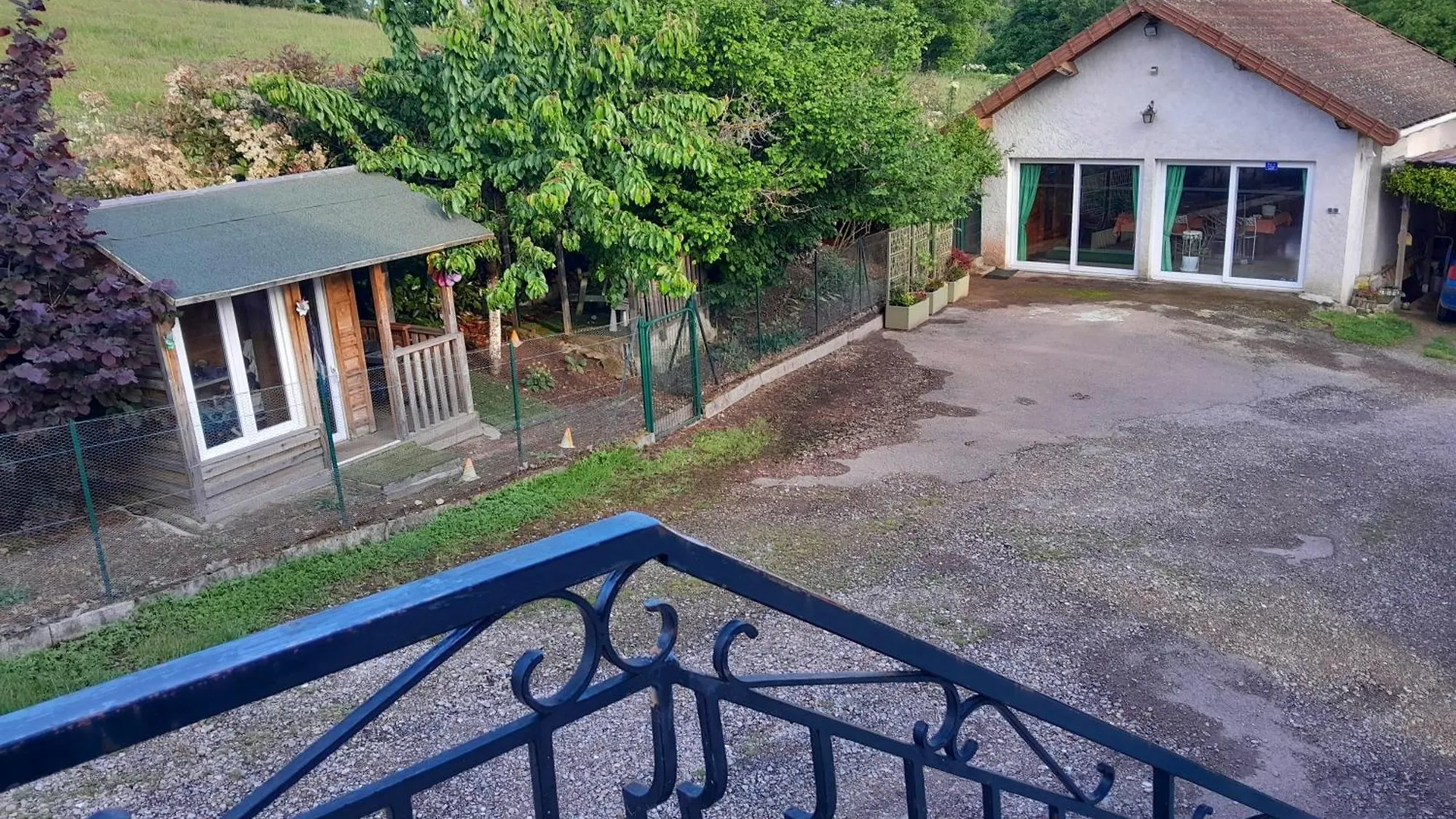 Chambres D Hotes Au P'Tit Bonheur Campagnard Jarnosse 0*,  France