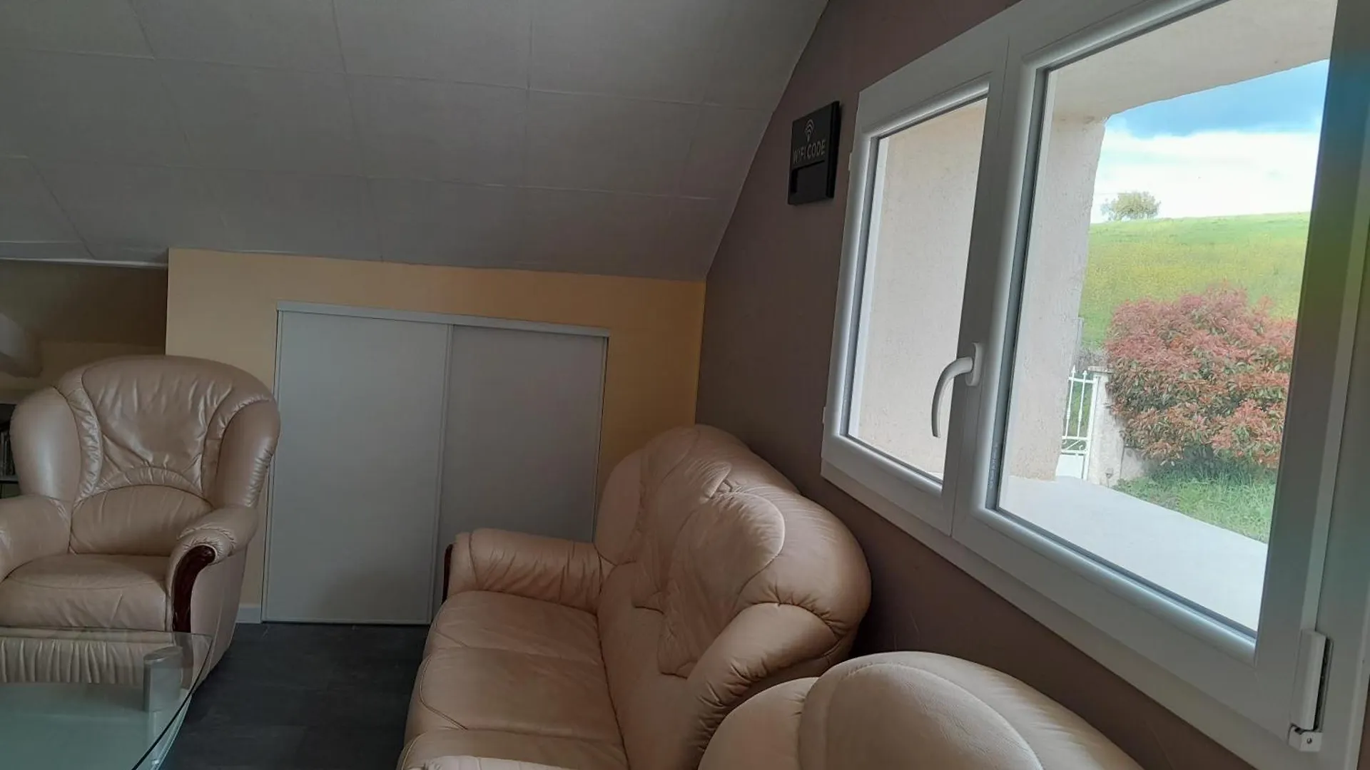 Chambres D Hotes Au P'Tit Bonheur Campagnard Jarnosse Bed & Breakfast